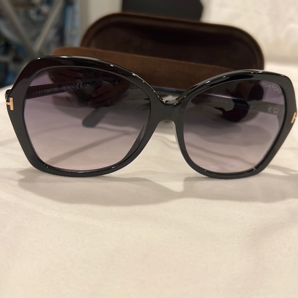 Tom Ford Accessories - Tom Ford Carola Sunglasses TF328 Black